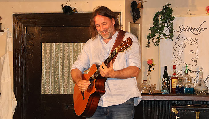 Roland Hefter beim Jubiläumsabend der Iberl-Bühne (©Foto: Martin Schmitz) 